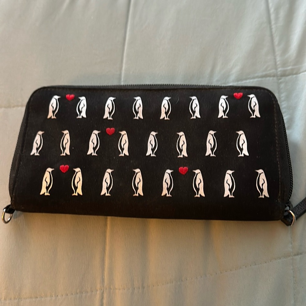 VERA BRADLEY Iconic RFID Accordion Wallet Classic Black Microfiber Penguins